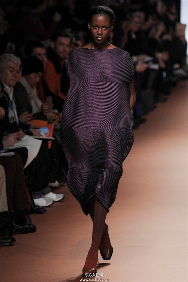 Issey Miyake巴黎時(shí)裝周2014秋冬新品發(fā)布