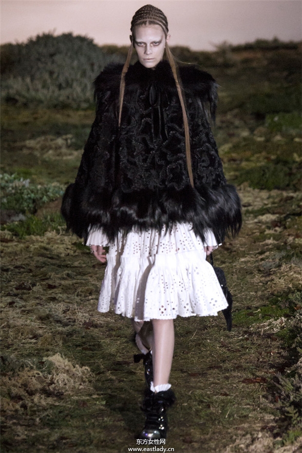 Alexander McQueen巴黎時裝周2014秋冬新品發(fā)布