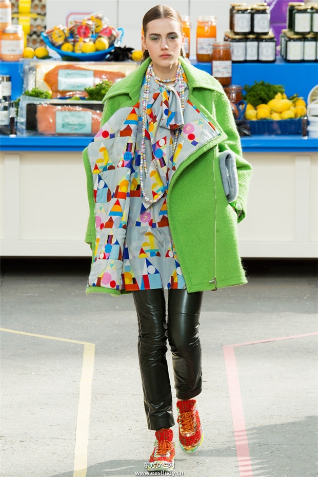 Chanel(香奈兒)巴黎時(shí)裝周2014秋冬新品發(fā)布