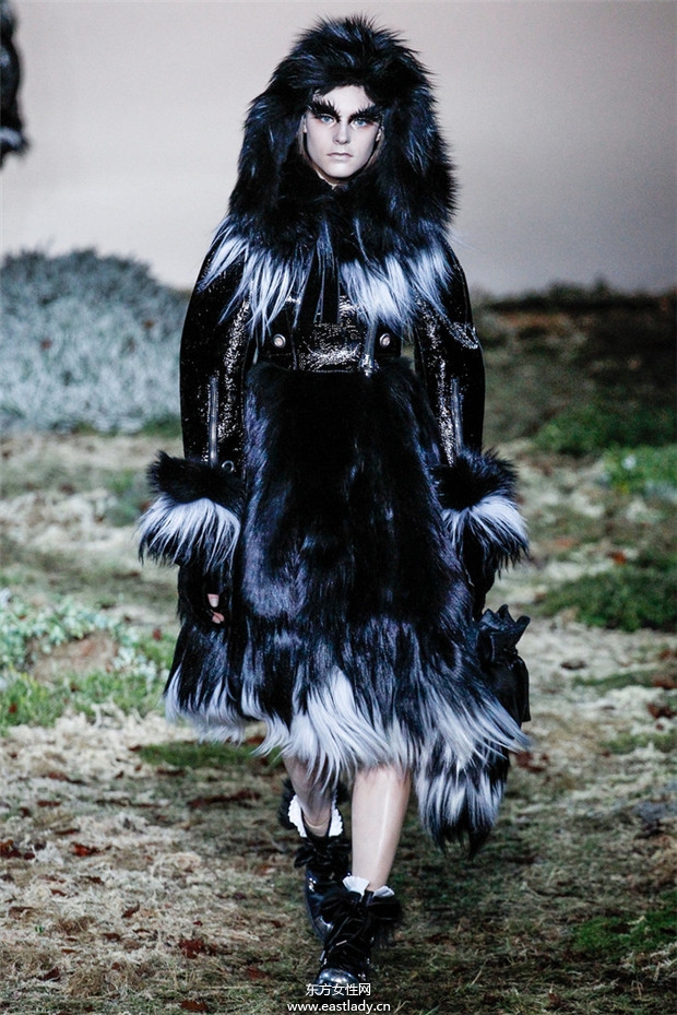 Alexander McQueen巴黎時裝周2014秋冬新品發(fā)布