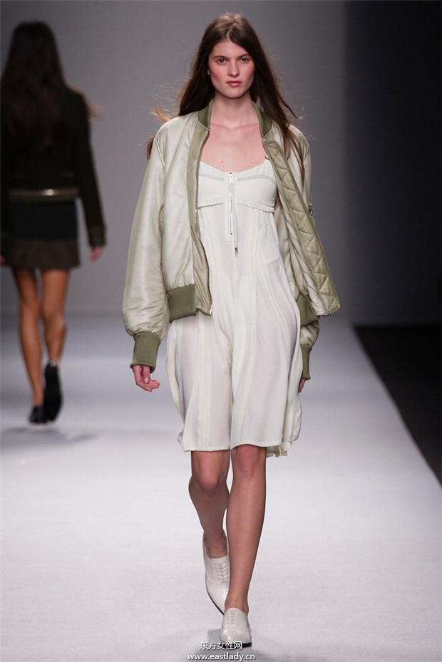 Vanessa Bruno巴黎時(shí)裝周2014秋冬新品發(fā)布
