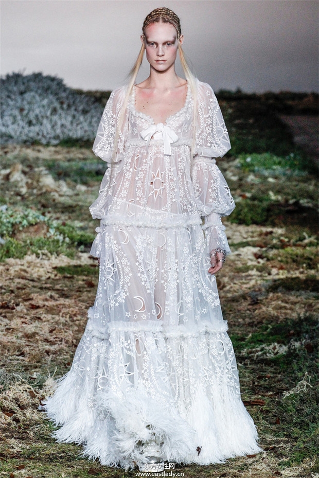 Alexander McQueen巴黎時裝周2014秋冬新品發(fā)布