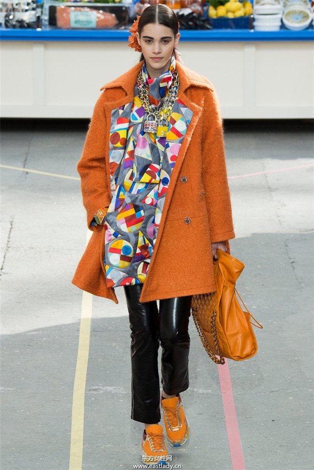 Chanel(香奈兒)巴黎時(shí)裝周2014秋冬新品發(fā)布