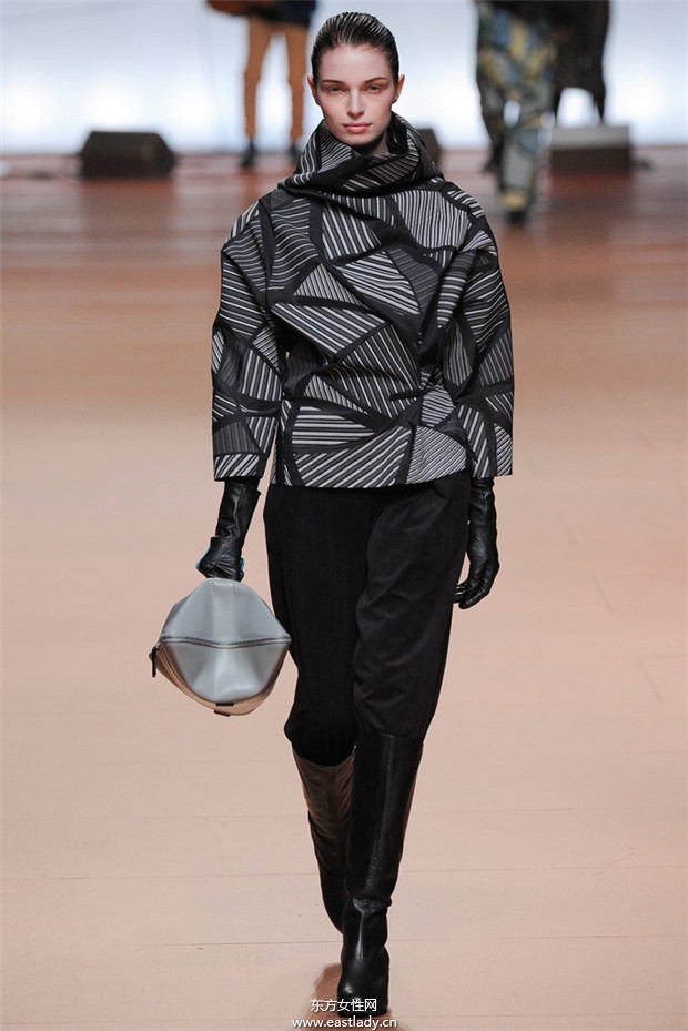 Issey Miyake巴黎時(shí)裝周2014秋冬新品發(fā)布
