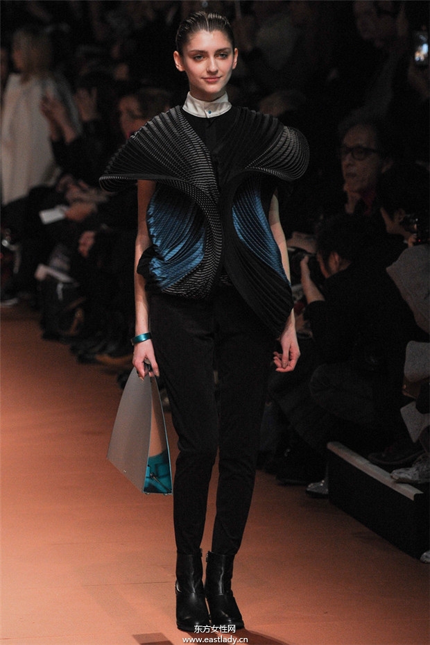Issey Miyake巴黎時(shí)裝周2014秋冬新品發(fā)布