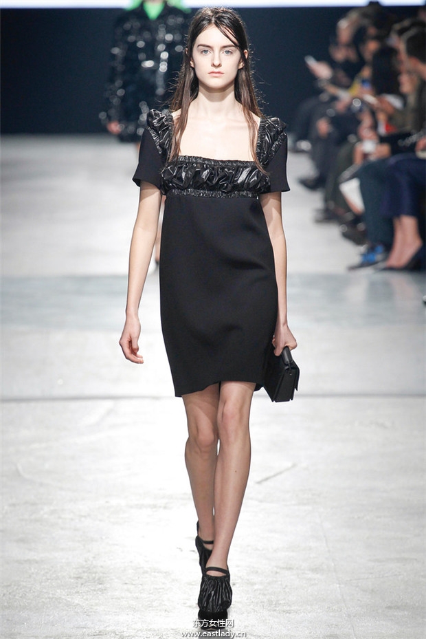 Christopher Kane倫敦時(shí)裝周2014秋冬新品發(fā)布