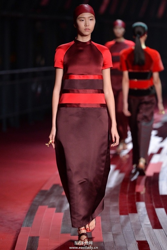 Valentino 2014女裝系列演繹紅色風(fēng)