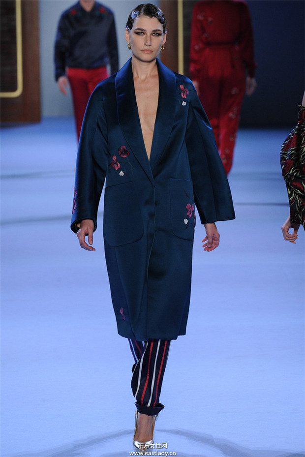 Ulyana Sergeenko 2014春夏巴黎高級(jí)定制系列時(shí)裝秀