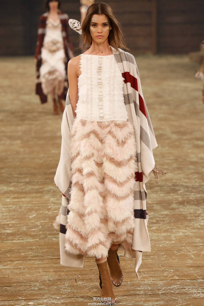 Chanel(香奈兒)2014早秋女裝流行服飾時(shí)尚大片