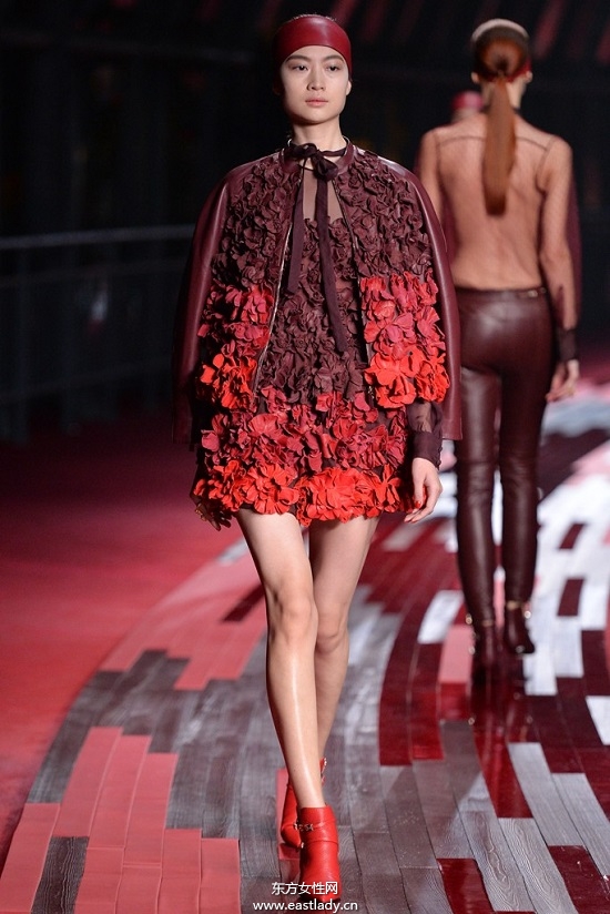 Valentino 2014女裝系列演繹紅色風(fēng)