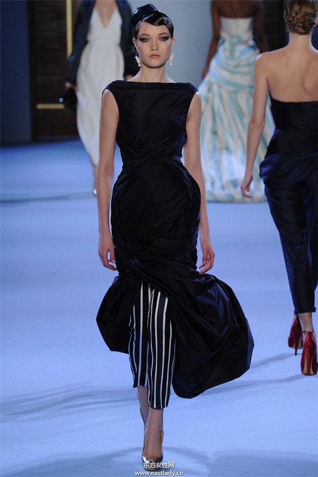Ulyana Sergeenko 2014春夏巴黎高級(jí)定制系列時(shí)裝秀