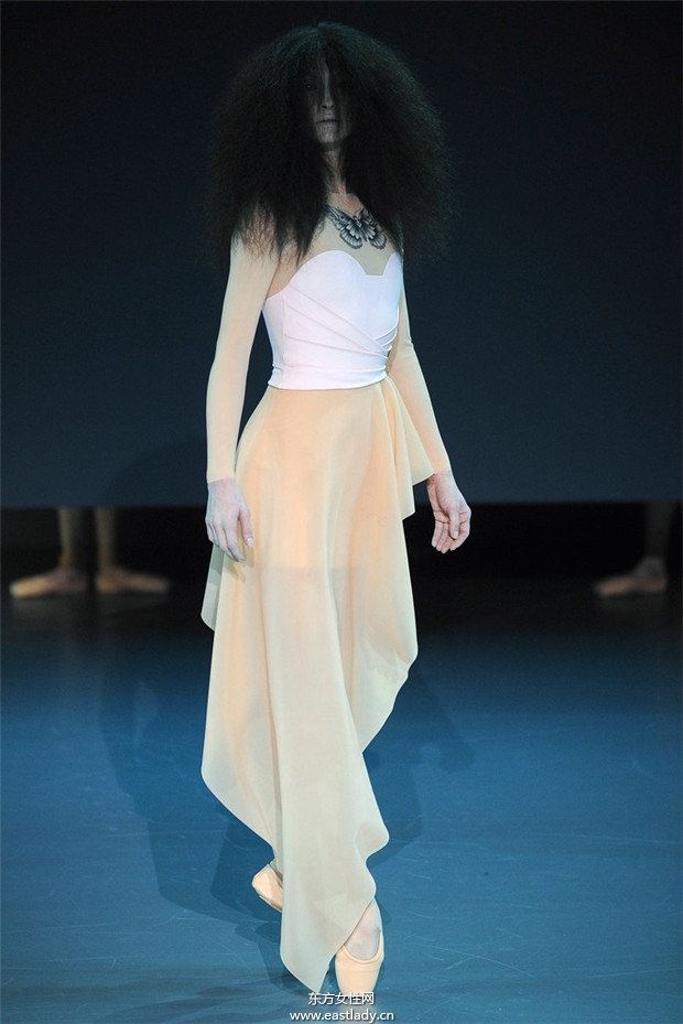 Viktor & Rolf 2014巴黎春夏高級(jí)定制時(shí)裝秀