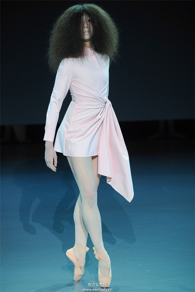 Viktor & Rolf 2014巴黎春夏高級(jí)定制時(shí)裝秀