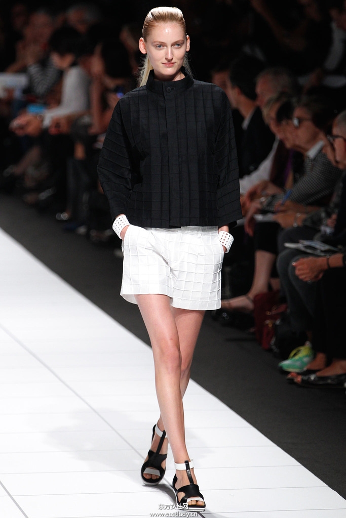 Issey Miyake(三宅一生)2014春夏流行服飾時尚大片