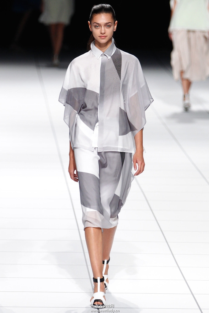 Issey Miyake(三宅一生)2014春夏流行服飾時尚大片