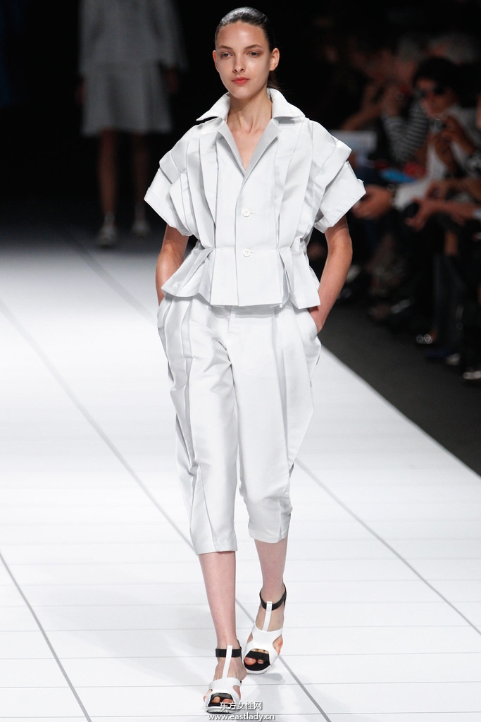 Issey Miyake(三宅一生)2014春夏流行服飾時尚大片