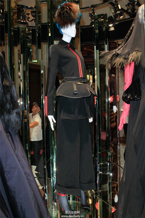 艾爾薩夏帕瑞麗(Elsa Schiaparelli)2013秋冬服裝新品發(fā)布
