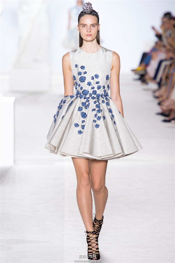 Giambattista Valli 2013秋冬服裝新品發(fā)布