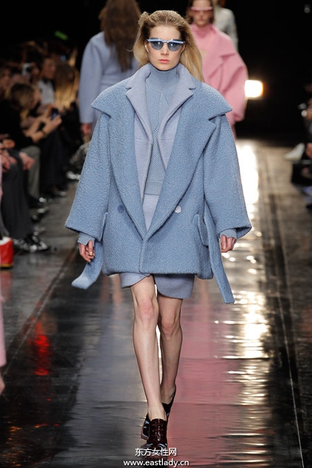 Carven2013秋冬女裝刮起夸張可愛風