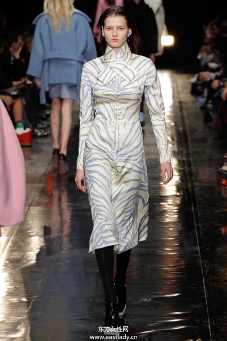Carven2013秋冬女裝刮起夸張可愛風