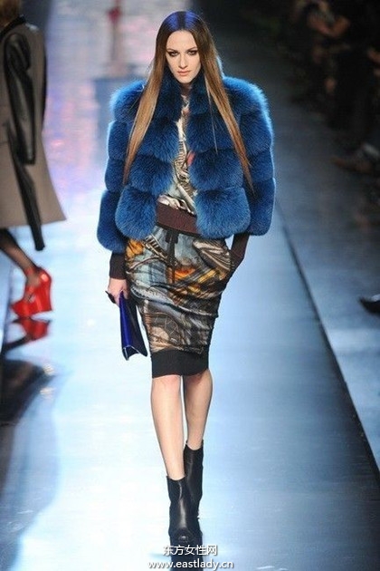 prada新品發(fā)布印花元素成主題