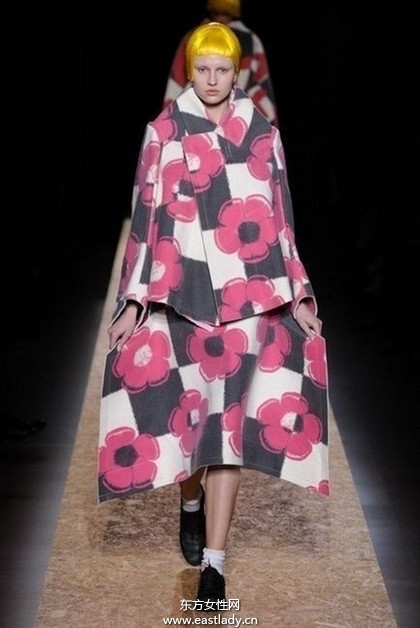 prada新品發(fā)布印花元素成主題