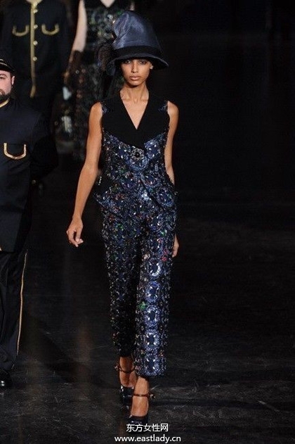 prada新品發(fā)布印花元素成主題