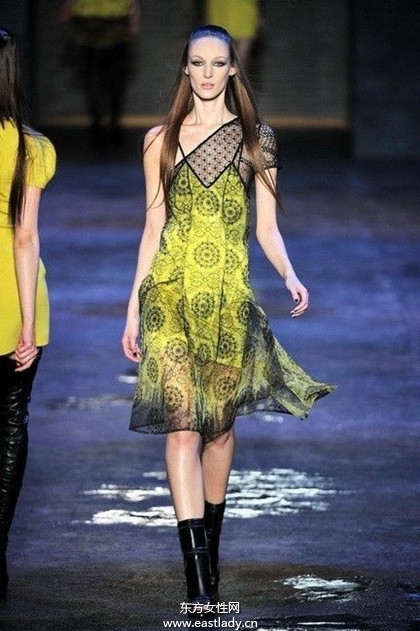 prada新品發(fā)布印花元素成主題