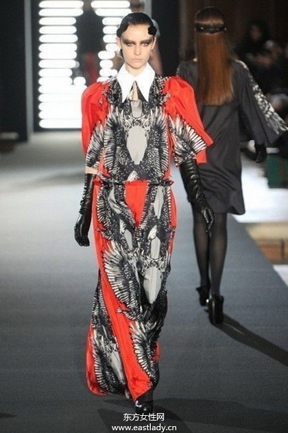 prada新品發(fā)布印花元素成主題