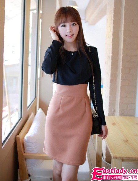 新款秋裝長袖打底連衣裙 營造出女性特有的浪漫與優(yōu)雅