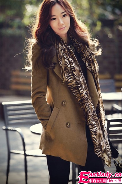 2012秋冬新款韓版雙排扣立領(lǐng)呢子大衣 簡約而不失大氣