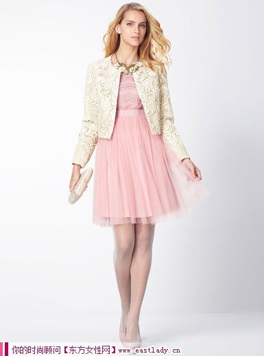 繡花蕾絲氣質(zhì)百搭秋裝小外套 讓你的甜美氣息時刻籠罩