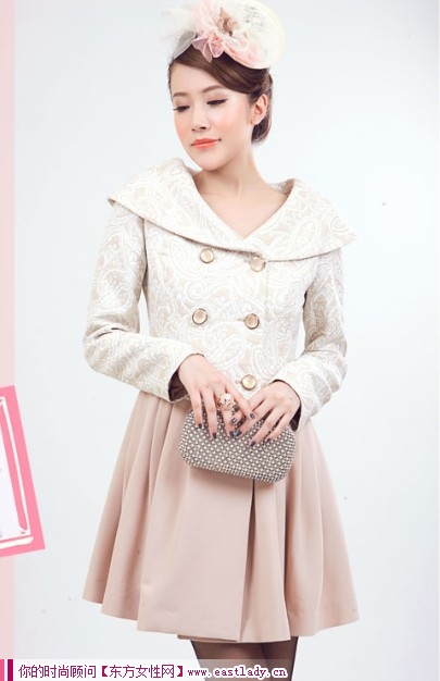 新款女裝雙排扣風(fēng)衣 讓你如此的與眾不同