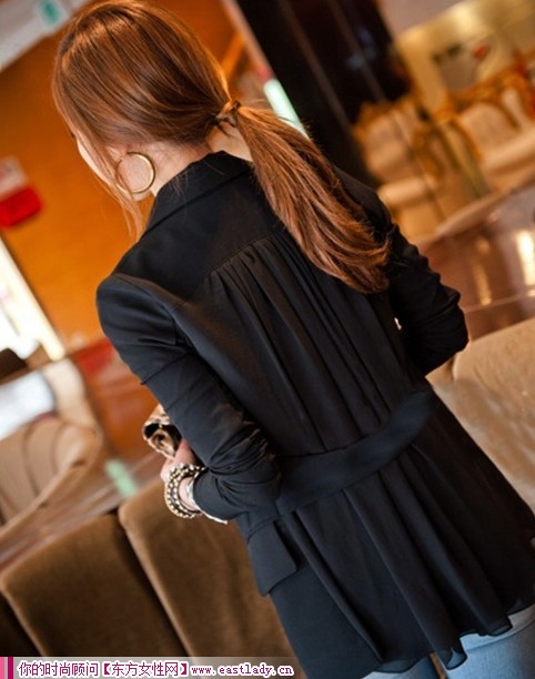 成熟干練的氣質(zhì)感 小西裝外套帶你進(jìn)入職場(chǎng)第一步