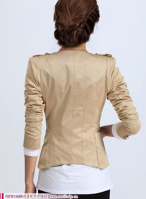 小西服也能穿出溫柔恬淡的感覺