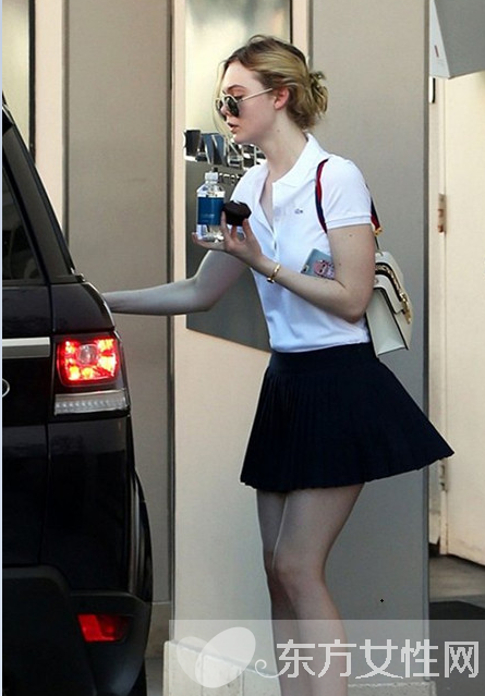 學(xué)院風(fēng)潮搭盡顯時(shí)尚感 趁著開(kāi)學(xué)季來(lái)玩一把裝嫩風(fēng)