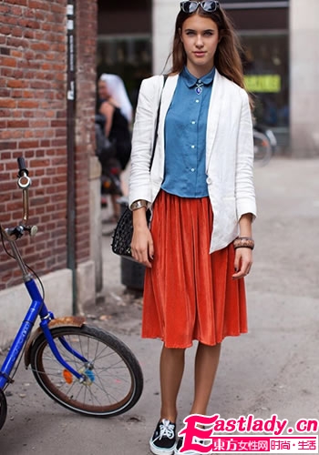 2012春夏時(shí)裝展 簡(jiǎn)約白色成流行色