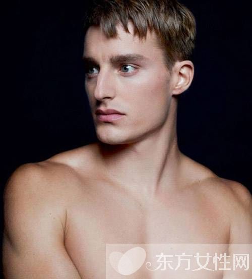 老佛爺后宮男寵都是90后 未來男神的接班人