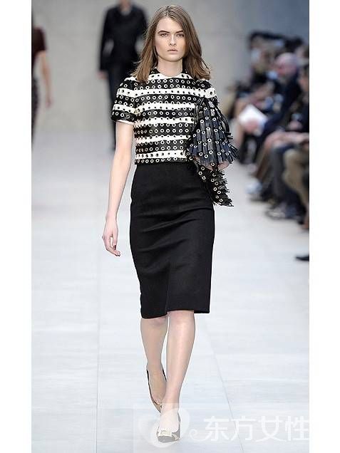 t臺模特示范OL風格服裝穿搭術 教你輕松打造職場時尚達人