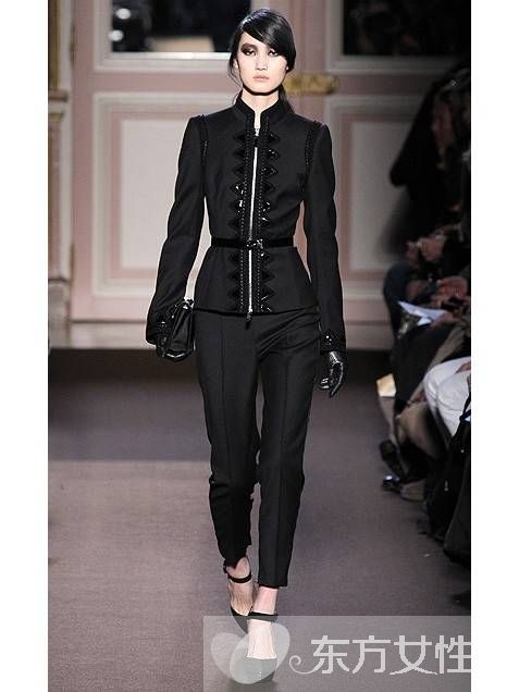 t臺模特示范OL風格服裝穿搭術 教你輕松打造職場時尚達人