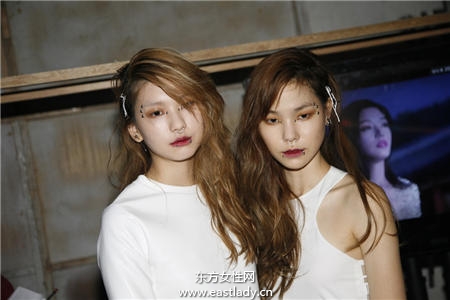 韓骨感絕美超模私服穿搭術(shù) 個(gè)性十足