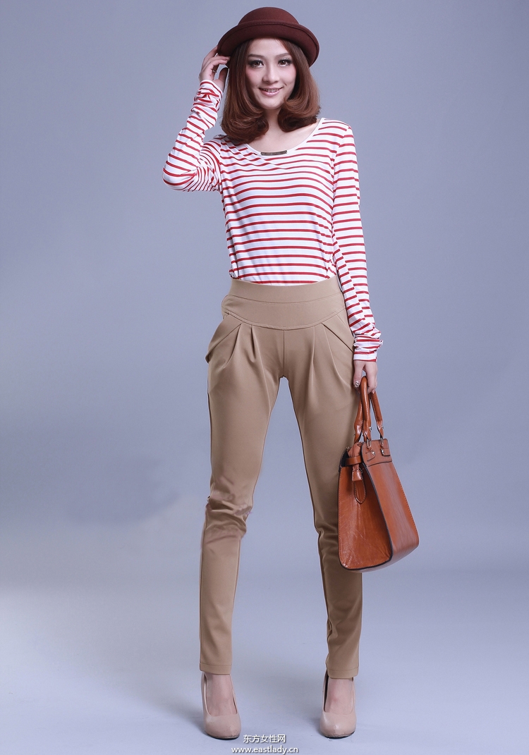 卡其色褲子配什么顏色上衣 輕松穿出你的不同