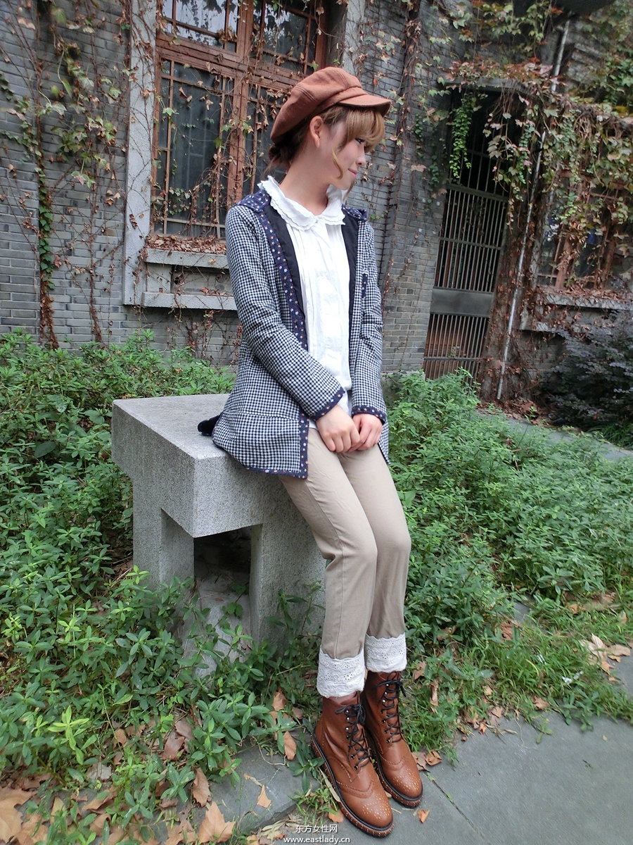 卡其色褲子配什么顏色上衣 輕松穿出你的不同