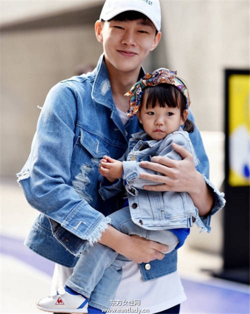 曬時尚不夠 首爾時裝周潮人曬娃成風