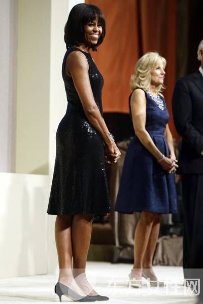 美國第一夫人米歇爾時尚穿搭術(shù) 莊重得體親切感十足