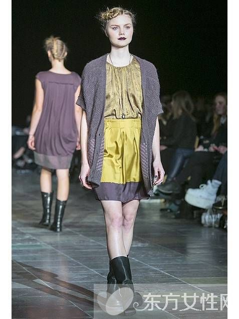 t臺模特示范OL風格服裝穿搭術 教你輕松打造職場時尚達人