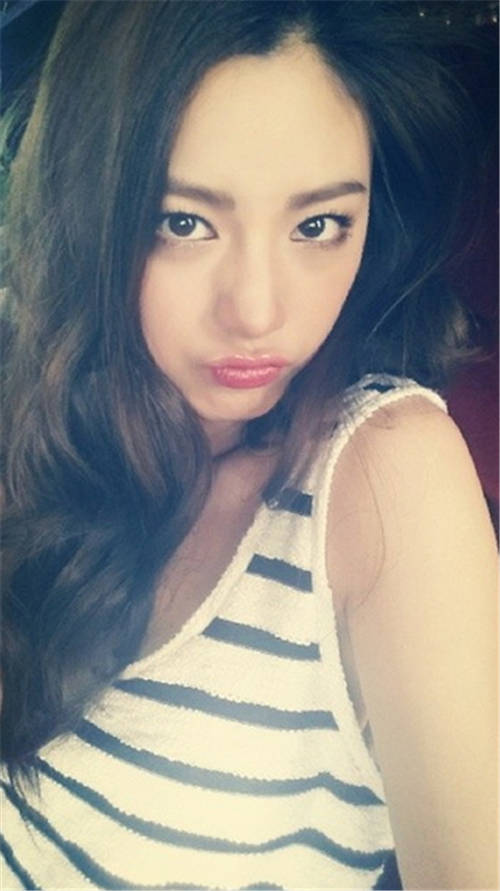 我也可當(dāng)女神 偷學(xué)臺(tái)韓女星8大心機(jī)自拍技