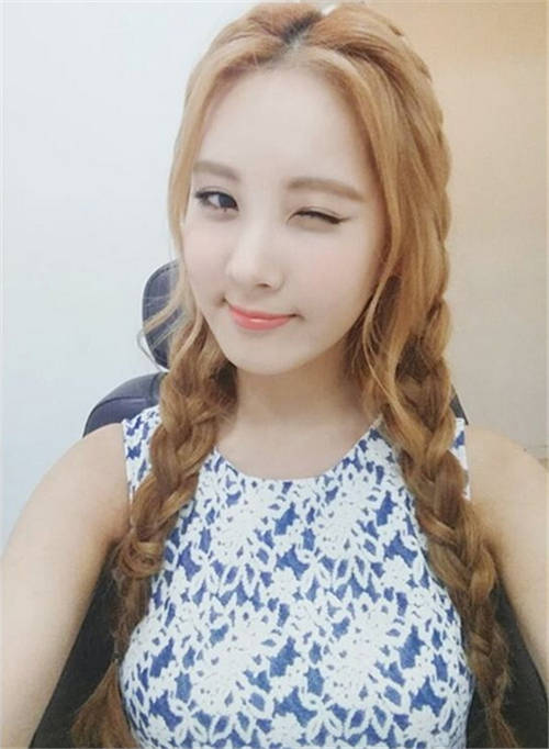 我也可當(dāng)女神 偷學(xué)臺(tái)韓女星8大心機(jī)自拍技