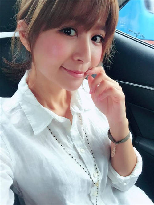 我也可當(dāng)女神 偷學(xué)臺韓女星8大心機(jī)自拍技