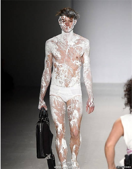 怪 怪 怪 2015年紐約時(shí)尚周的詭異T臺(tái)造型